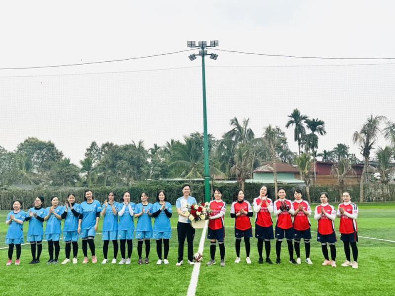 GIAO HỮU BÓNG ĐÁ CHÀO MỪNG NGÀY QUỐC TẾ PHỤ NỮ 8/3 TẠI TRƯỜNG THPT HÀNG HẢI 