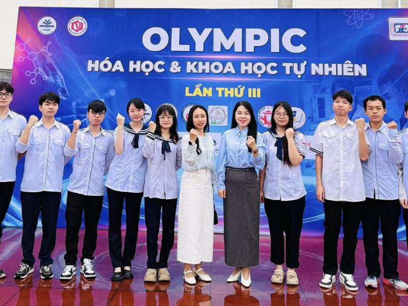 ĐỘI TUYỂN NHÀ TRƯỜNG THAM GIA OLYMPIC HÓA HỌC & KHOA HỌC TỰ NHIÊN LẦN THỨ III 