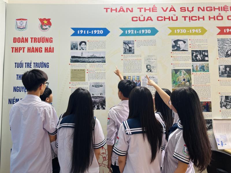  THEO DẤU CHÂN NGƯỜI – THÁNG NĂM NHỚ BÁC 