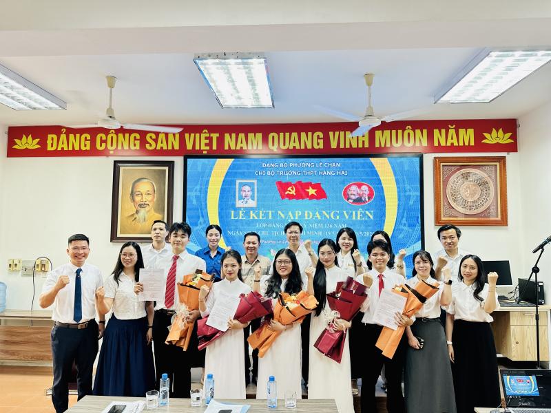  DẤU MỐC TỰ HÀO CỦA TUỔI TRẺ TRƯỜNG THPT HÀNG HẢI 
